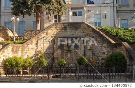 Stone wall memorial and plaque in Piatra Neamt city center 134400873