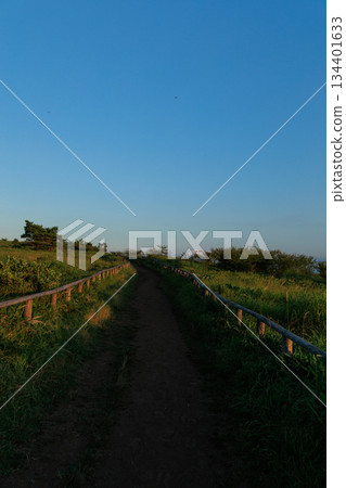 A straight road 134401633