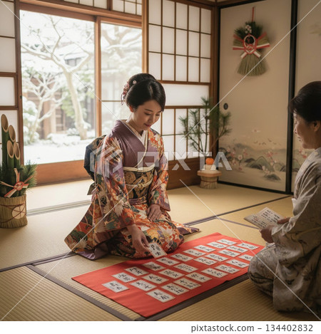 新年期間，一位日本婦女吟誦《百人一首》詩歌。 134402832