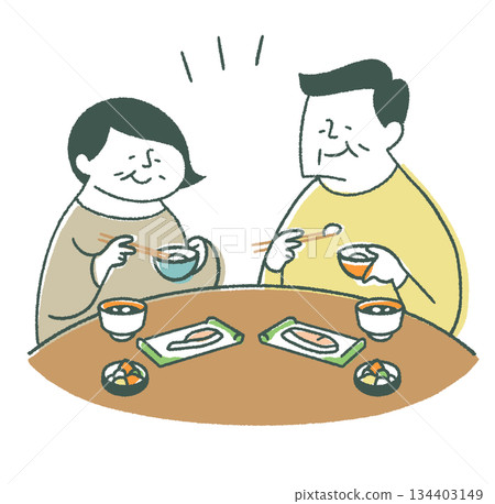 老年男女正在享用健康的日本料理 134403149