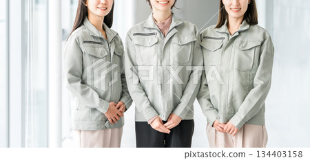 Female staff in the manufacturing, building, transportation, and construction industries wearing work clothes. Female staff in the manufacturing, building, transportation, and construction industries wearing work clothes. 134403158