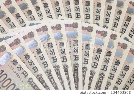 10,000 yen bills arranged in a fan shape 4 10,000 yen bills arranged in a fan shape 4 134403868