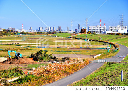 Sasame Bridge / Looking downstream (Toda Bridge) from the Arakawa River (Itabashi Ward, Tokyo) [November 2025] 134404220