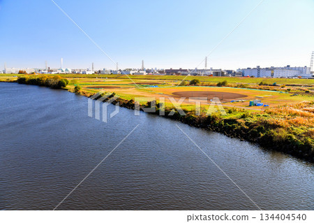 佐佐目橋 / 從荒川河眺望東京板橋區新川河一帶（東京板橋區）[2025年11月] 134404540