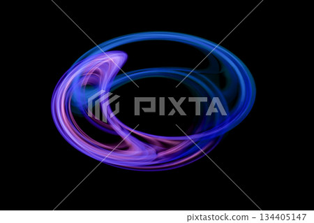 一股藍色的、流動的光漩渦從黑色背景中湧現。 134405147
