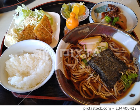 Delicious new soba set meal 134406422