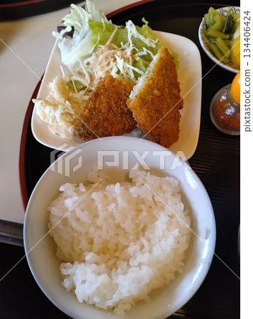 Delicious new soba set meal 134406424