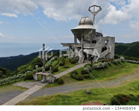 從空中俯瞰紀北町紀北宇和場高原上的天球館週邊地區 從空中俯瞰紀北町紀北宇和場高原上的天球館週邊地區 134406954