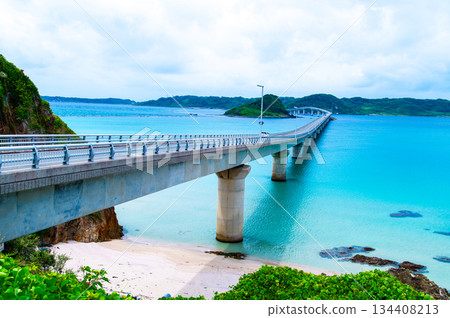 Tsunoshima Bridge spanning the sea (Yamaguchi Prefecture) 134408213