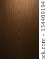 深棕色木板背景 134409194