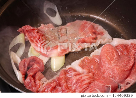 壽喜燒大碗大理石牛肉 壽喜燒大碗大理石牛肉 134409329