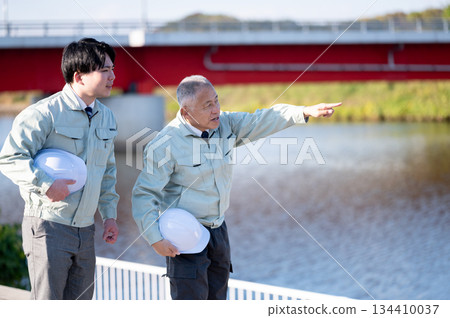 建築管理：年輕一代與資深人士 134410037
