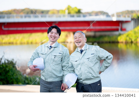 建築管理：年輕一代與資深人士 134410041
