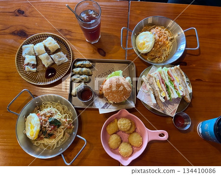 Bowing head: early morning dinner food on wooden table 134410086