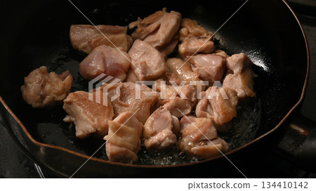 Grilling chicken thighs Grilling chicken thighs 134410142