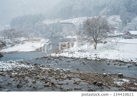 Maze River in winter (Maze, Gero City, Gifu Prefecture) Maze River in winter (Maze, Gero City, Gifu Prefecture) 134410621
