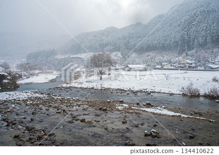 Maze River in winter (Maze, Gero City, Gifu Prefecture) Maze River in winter (Maze, Gero City, Gifu Prefecture) 134410622