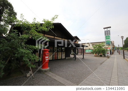 青森縣弘前市圓形郵筒風景（津輕藩尼普塔村） 134411091