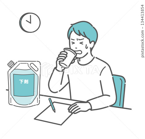 一名男子在接受大腸鏡檢查前似乎難以服用瀉藥。 134413854