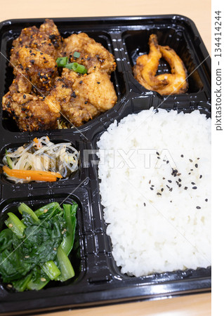 美味的雞肉炸雞午餐 美味的雞肉炸雞午餐 134414244