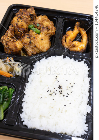 美味的雞肉炸雞午餐 美味的雞肉炸雞午餐 134414246