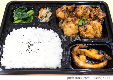 美味的雞肉炸雞午餐 美味的雞肉炸雞午餐 134414257