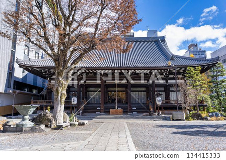 京都府京都市本能寺，深秋時節，正殿前。 134415333