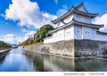 京都府京都市二條城東南角樓，秋末景色 134415369