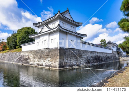 京都府京都市二條城東南角樓，秋末景色 134415370