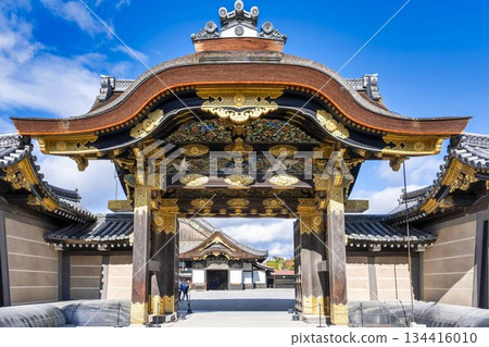 Late autumn at Nijo Castle Karamon Gate, Nakagyo Ward, Kyoto City Late autumn at Nijo Castle Karamon Gate, Nakagyo Ward, Kyoto City 134416010