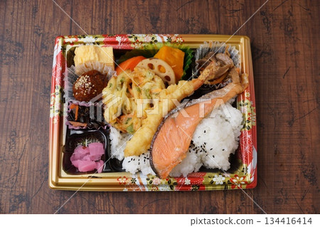 Salmon Makunouchi lunch 134416414