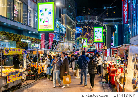 韓國首爾明洞夜景 134418407