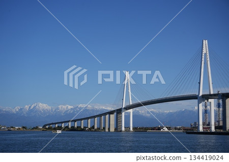 Spectacular views of the Tateyama mountain range and Shinminato Bridge Spectacular views of the Tateyama mountain range and Shinminato Bridge 134419024