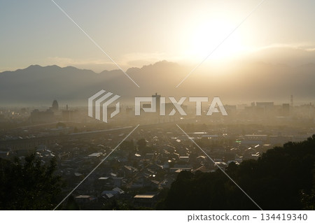 從久留羽山天文台看到的日出 從久留羽山天文台看到的日出 134419340