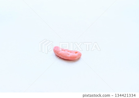 Pink persimmon seeds Amaou strawberries Pink persimmon seeds Amaou strawberries 134421334