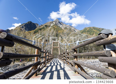 Myojin bridge in front of the mount Yari in Kamikochi national park, Nagano prefecture, Japan Myojin bridge in front of the mount Yari in Kamikochi national park, Nagano prefecture, Japan 134423608