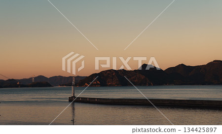 夕陽下的港口 134425897