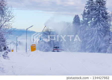 Snow groomer ratrack machine, ski slope Snow groomer ratrack machine, ski slope 134427982