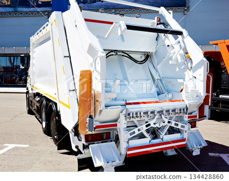 Garbage truck 134428860