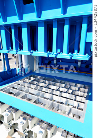 Concrete forming machine 134428873