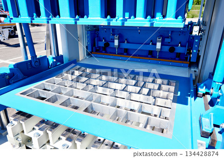 Concrete forming machine 134428874