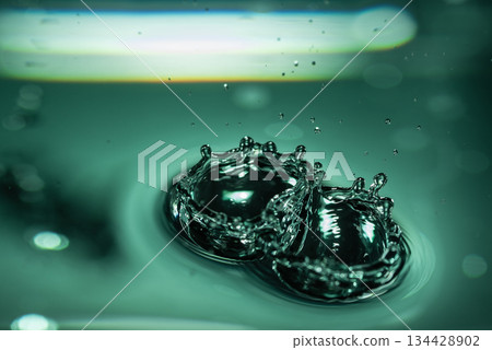 357.Dual Crown Splashes and Ripples on Green-Tinted Water 357.Dual Crown Splashes and Ripples on Green-Tinted Water 134428902