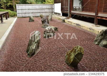 龍吟庵東庭：不可分割的庭園（京都市東山區） 134429375