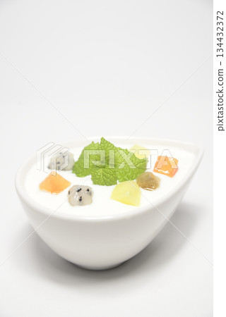 優格和薄荷丁混合物 134432372