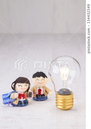 高中生玩偶與閃光燈泡 高中生玩偶與閃光燈泡 134432549