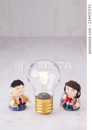 高中生玩偶與閃光燈泡 高中生玩偶與閃光燈泡 134432551