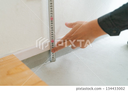 A man in his 50s wearing work clothes 134433002