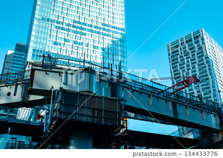 東京變遷：JR澀谷車站西口施工中，預計2025年11月底完工，H-4燈光顏色 134433776