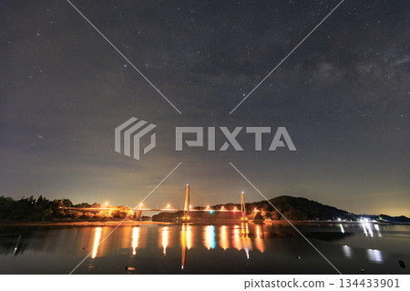 瀨戶內海的春日星空:天鵝座升起與銀河 瀨戶內海的春日星空:天鵝座升起與銀河 134433901