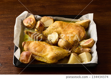 新鮮出爐的烤雞 新鮮出爐的烤雞 134434374